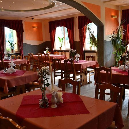Hotel I Restauracja Jaskolka Alojzow ภายนอก รูปภาพ