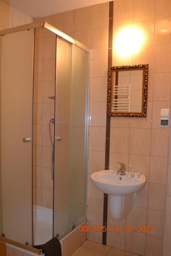 Hotel I Restauracja Jaskolka Alojzow ภายนอก รูปภาพ
