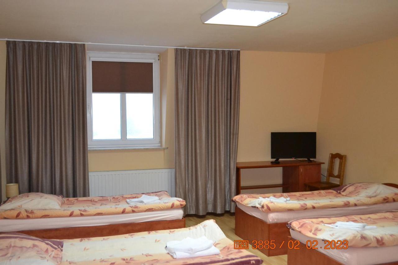 Hotel I Restauracja Jaskolka Alojzow ภายนอก รูปภาพ