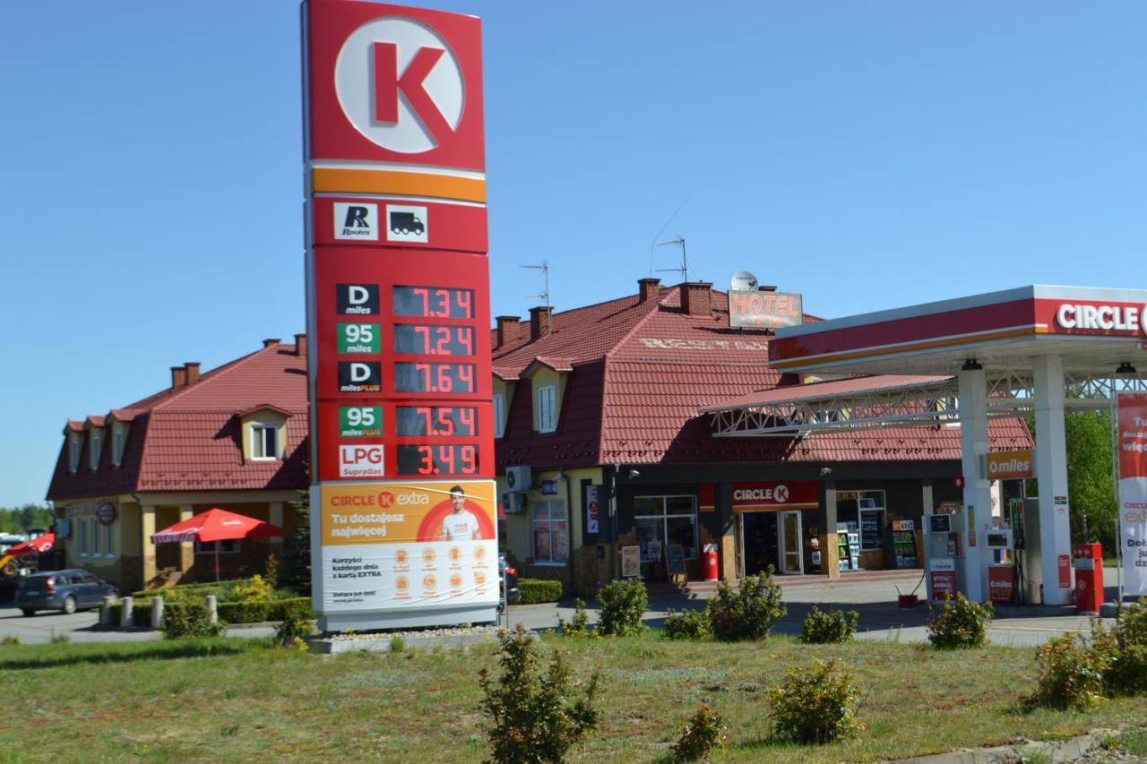 Hotel I Restauracja Jaskolka Alojzow ภายนอก รูปภาพ
