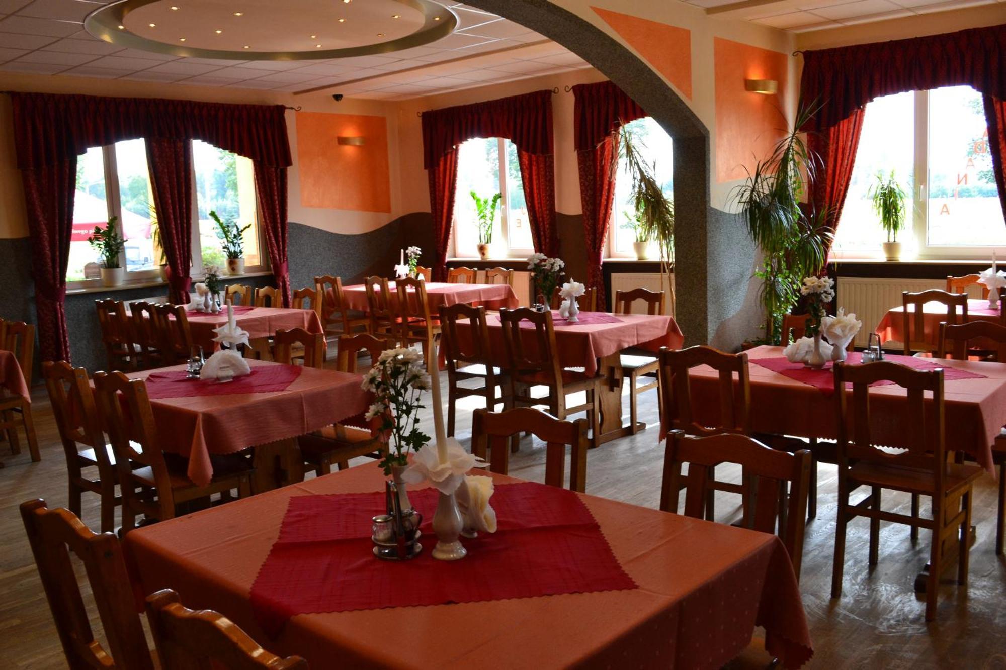 Hotel I Restauracja Jaskolka Alojzow ภายนอก รูปภาพ